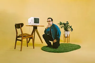 Pachyman: "In het begin zat ik nog vaak de hele tijd achter mijn mengtafel, maar nu ken ik mijn mixes door en door en wil ik de mensen ook entertainen. Op deze toer dus met een band!"