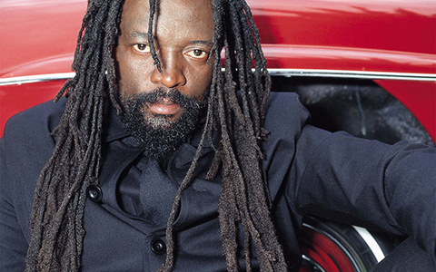 Lucky Dube komt om in gewelddadige carjacking