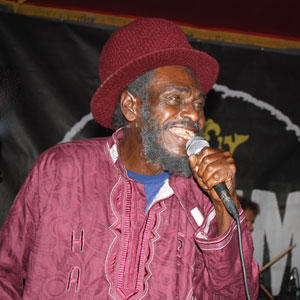 Sylford Walker & Prince Alla meet Asham Band: Magicians at Magiq!