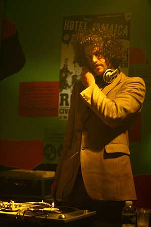 Tussen Far West Crew en Discobaar A Moeder: de avonturen van Ras Gunti