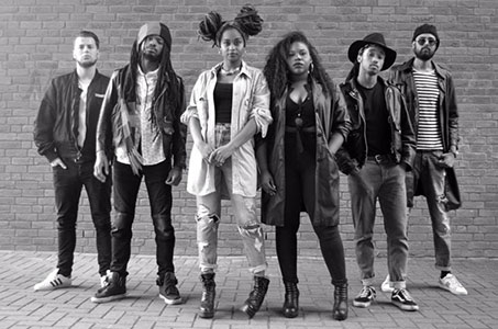 The Dubbeez (Olivia): "De bas is nog steeds het eerste instrument waar ik naar luister als ik een nummer hoor. Je hoeft mij maar een titel van een nummer te geven en ik neurie zo de baslijn voor je!"