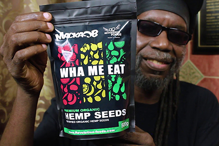 Macka B lanceert eigen Wha Me Eat Superfood Range!