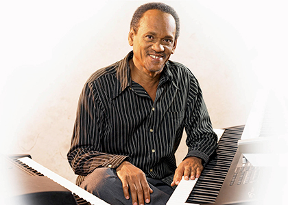 Robbie Lyn: "I always idolized Jackie Mittoo and in the beginning I still tried to copy his style, but eventually you have to evolve as a musician so I developed my own sound!"