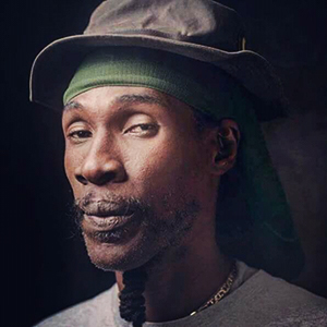 R.I.P. Vaughn Benjamin (1969-2019), stem, gezicht, poëet en sjamaan van Midnite en Akae Beka